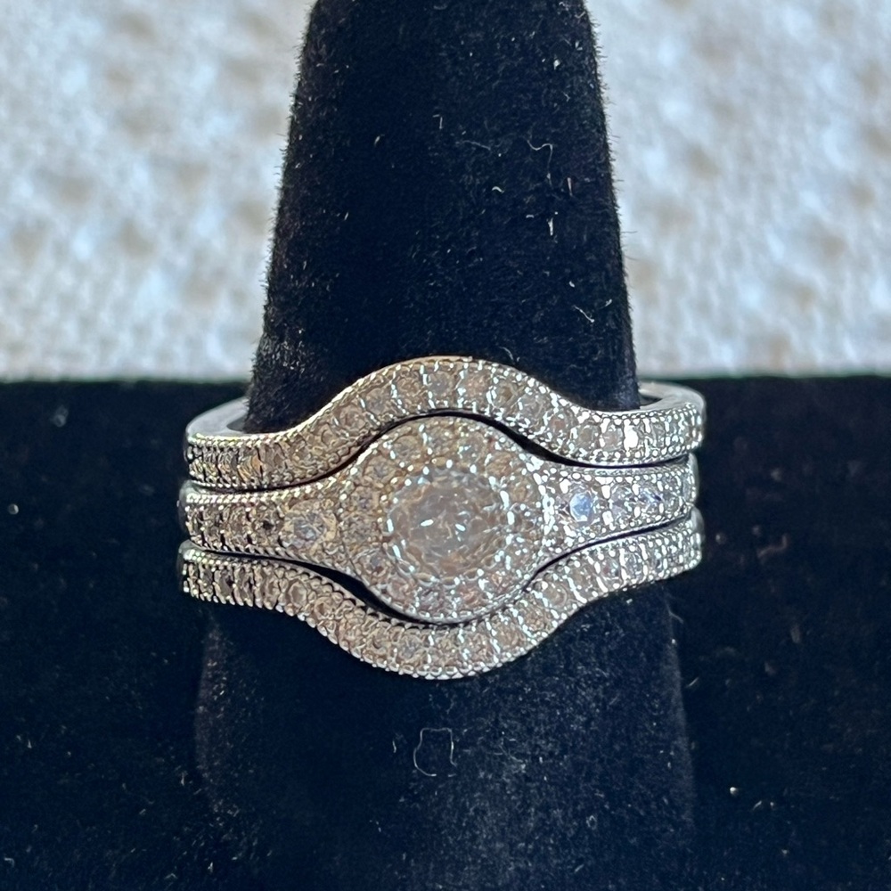 Elegant Silver Ring with Crystal Accents